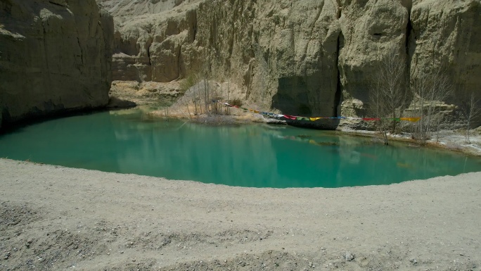 4K西藏阿里札达县的扎达水库心形湖泊航拍