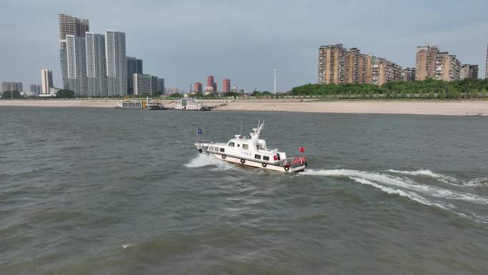 航拍跟拍中国海事快艇驰骋航行在武汉长江上