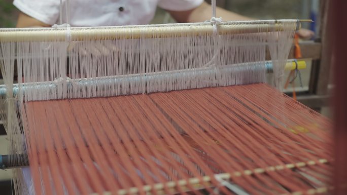 传统棉织织布机纺织