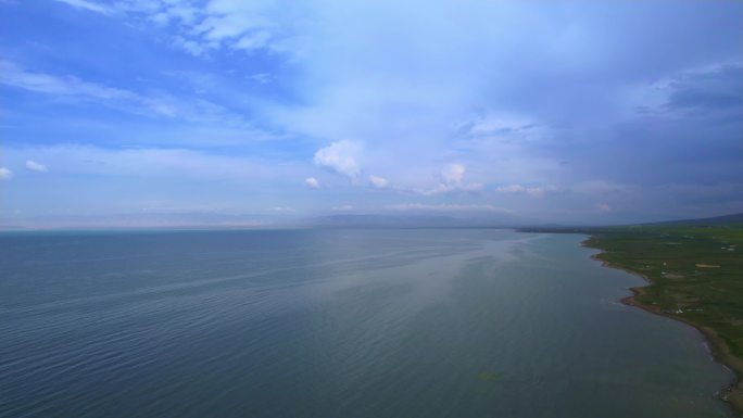 航拍青海海南州青海湖湖面