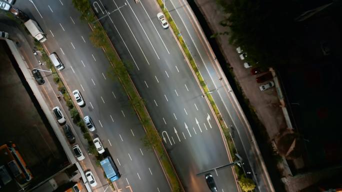 城市夜景视频夜晚道路汽车近景视频