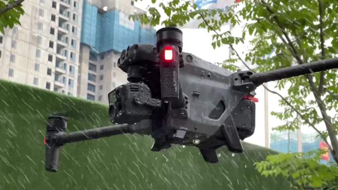 大疆行业防水无人机M30防水性测试