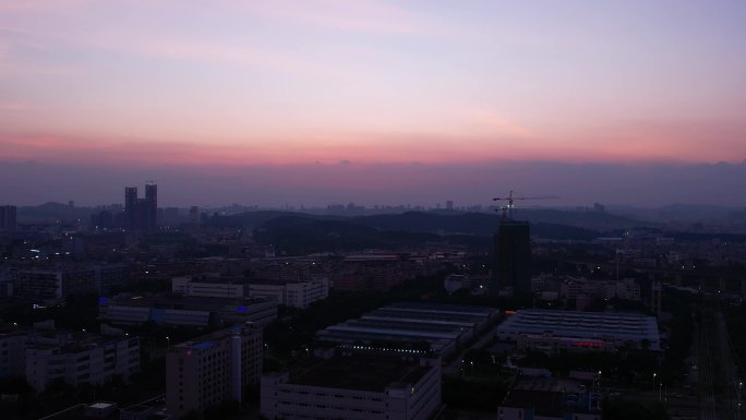 夜幕降临深圳龙岗高楼园区厂房建筑2/2