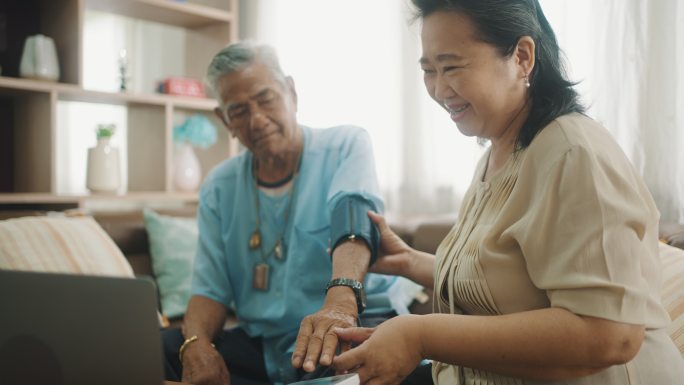 家庭保健：血压医院宣传片护士护理老年人量