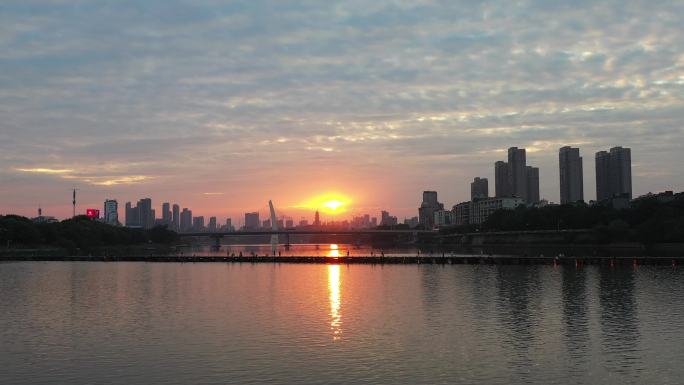 夕阳下的赣州南河浮桥