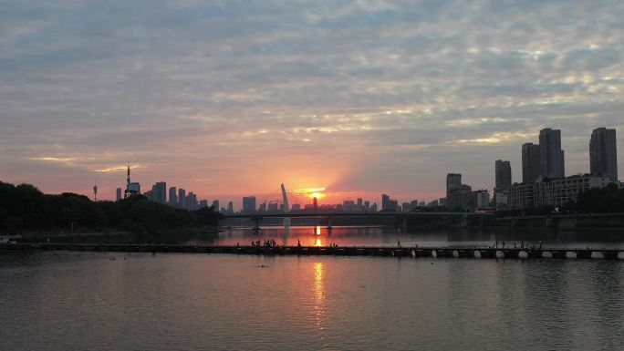 夕阳下的赣州南河浮桥