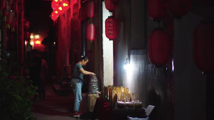 宏村景区夜晚收摊的商家