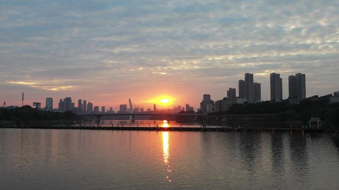 夕阳下的赣州南河浮桥