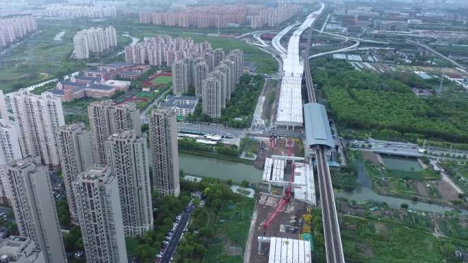 航拍上海浦东航头镇鹤沙航城地铁在建高速