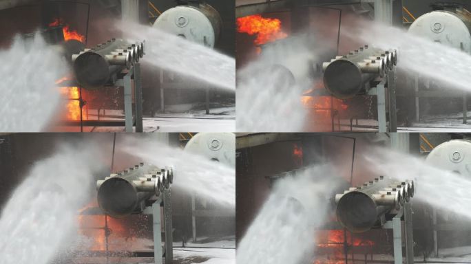 工业消防。喷水救火英雄勇敢119