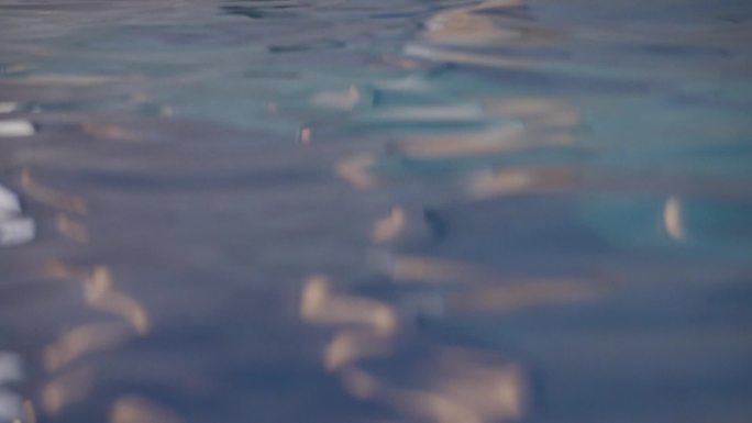 波光粼粼游泳馆水面素材