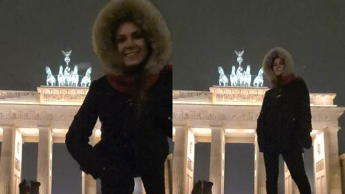 在柏林的勃兰登堡门，一对情侣在暴风雪中跳舞