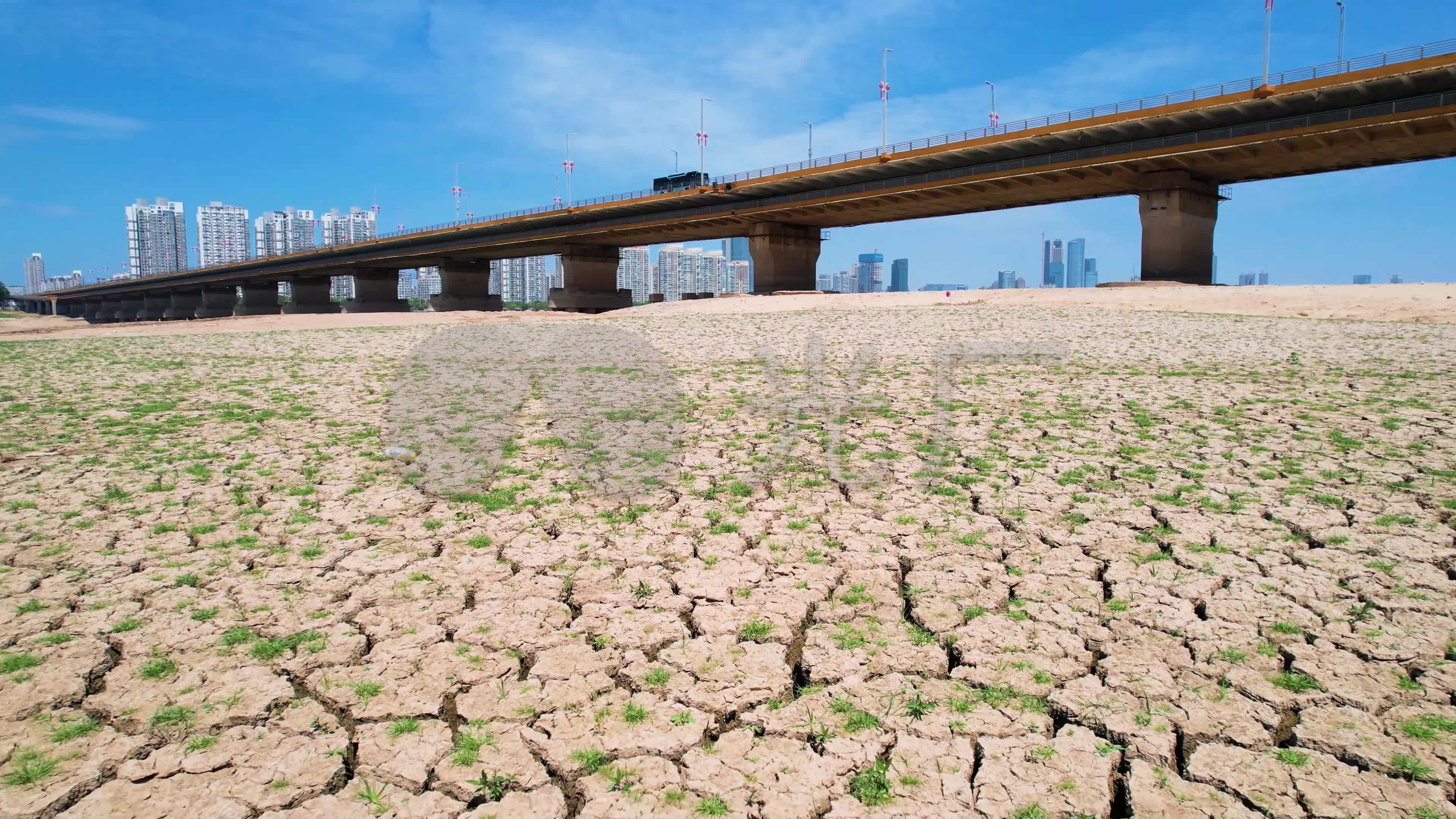 广东一水库枯竭水底罕见一幕重见天日 视频曝光让人大开眼界（图）