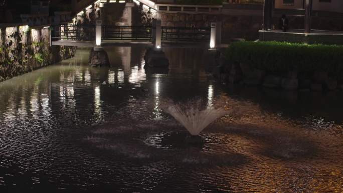 严家桥古镇夜间拍摄喷泉