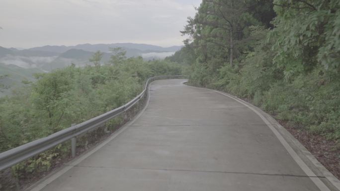 车队行驶在山间路上 美丽山景 4K素材