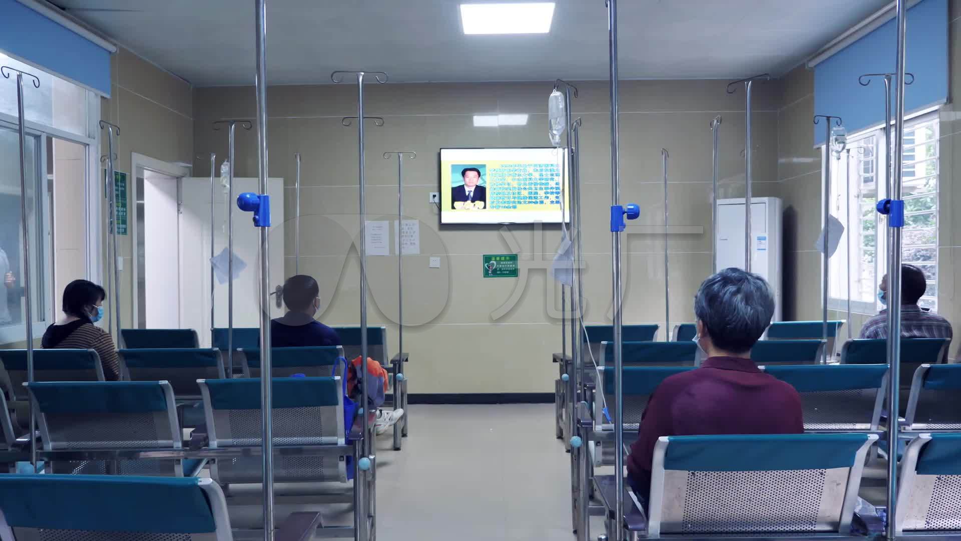 医生在病房内调整点滴患者手近距离静脉留置导管视频特效素材-千库网