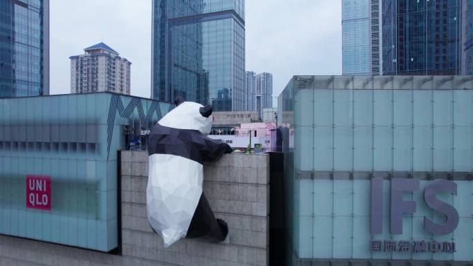 春熙路熊猫爬墙航拍 5.4K