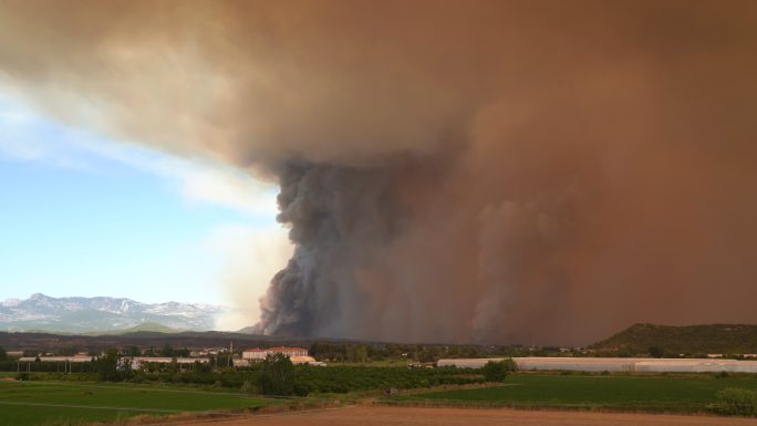 土耳其安塔利亚马纳夫加特森林火灾