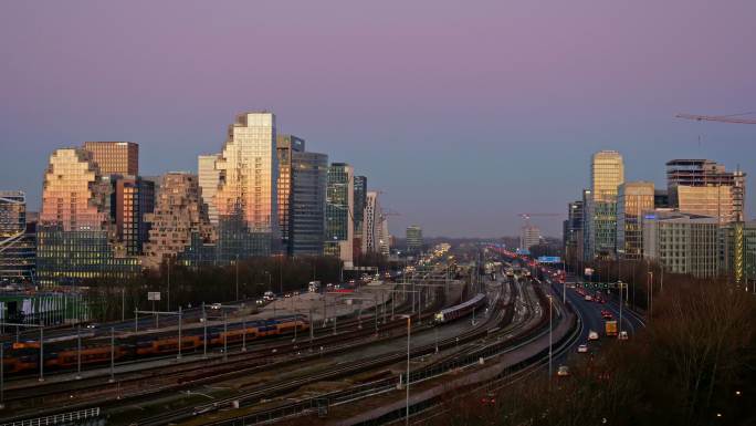 穿过zuid的高速公路成为阿姆斯特丹商业区