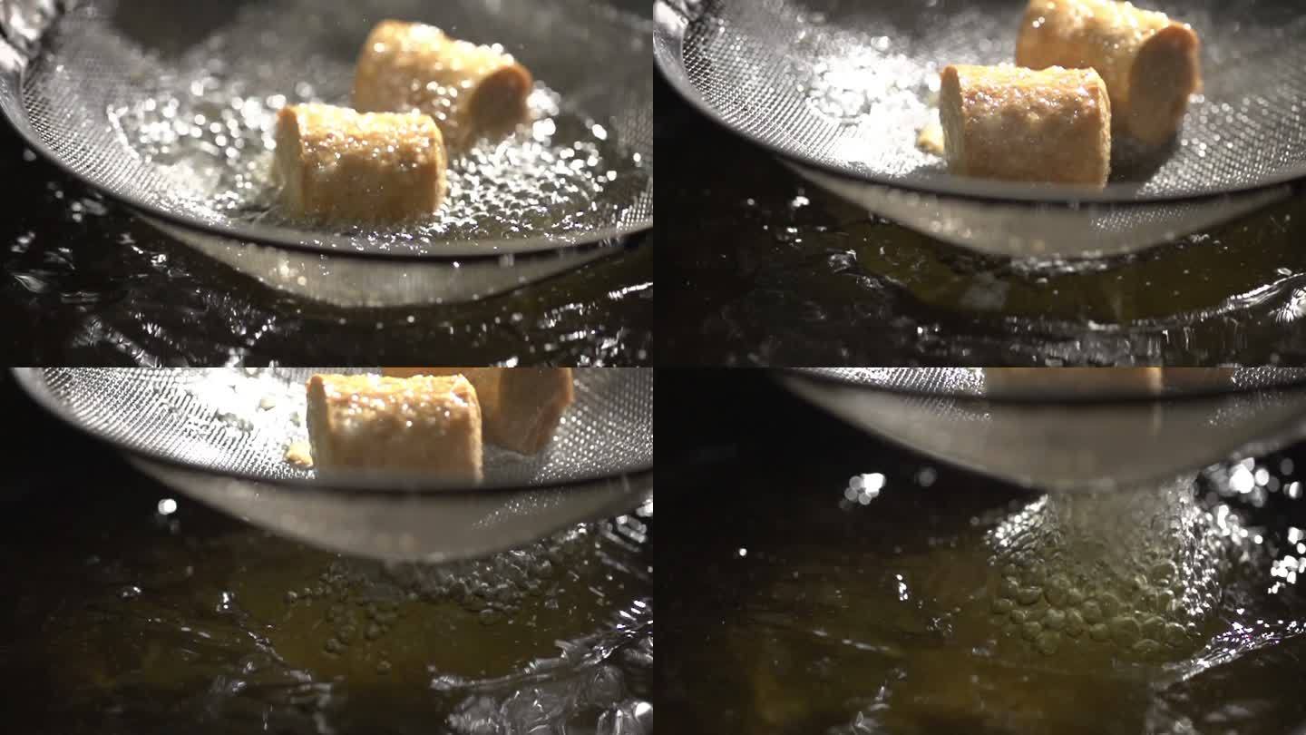 西坝豆腐炸豆腐块从油中捞起特写