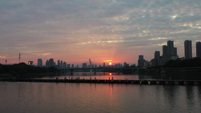 夕阳下的赣州南河浮桥