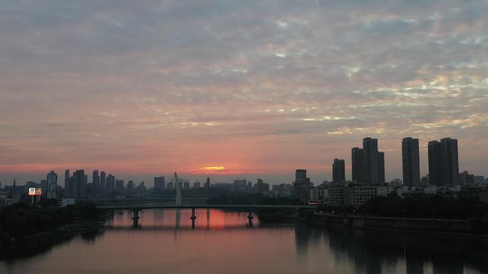 夕阳下的赣州南河浮桥