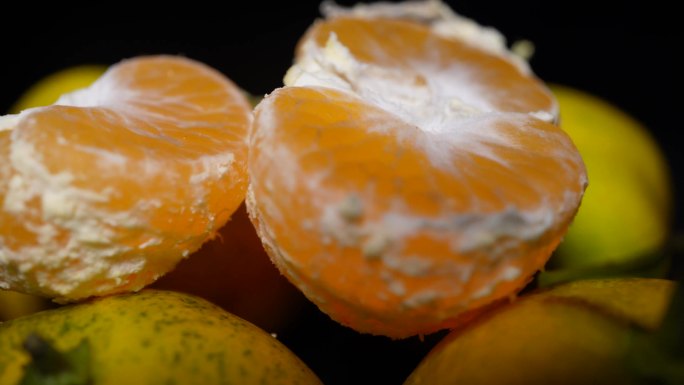 剥开的水果砂糖橘青皮蜜橘
