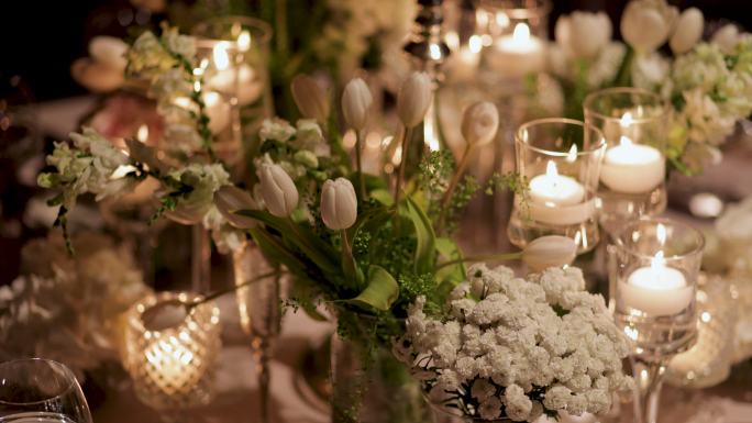 婚礼鲜花，餐桌装饰，婚礼仪式，鲜花，吊灯