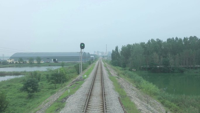 铁路火车行驶轨道前方