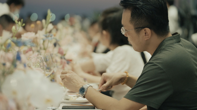餐厅谈生意吃饭