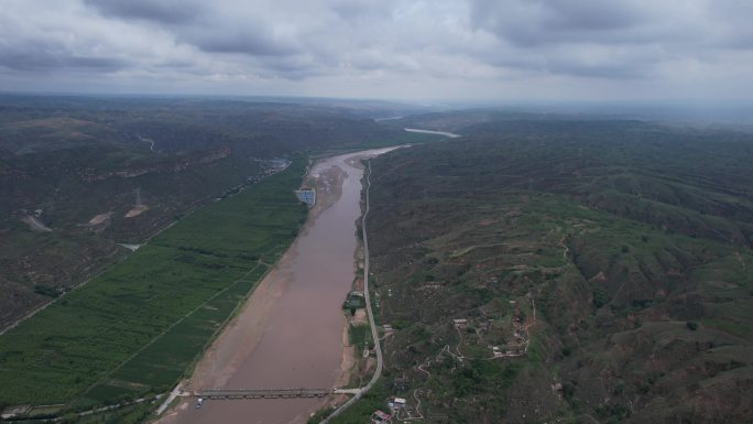 山西旅游公路黄河一号4K航拍保德高点全景