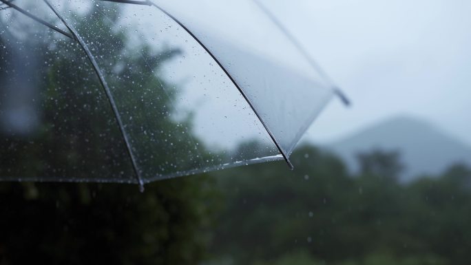 雨天透明雨伞