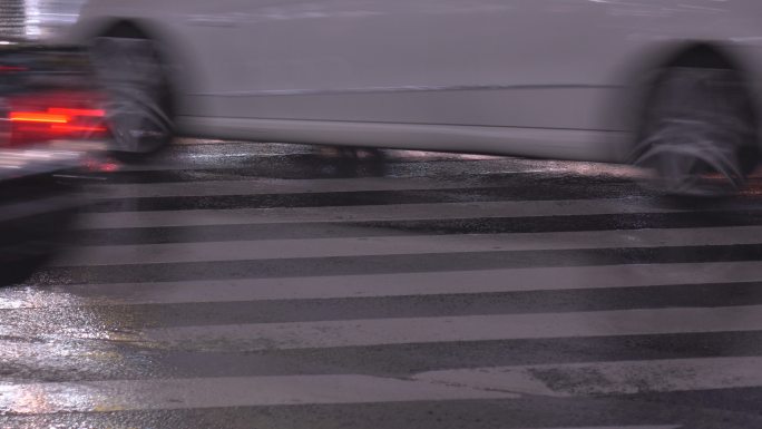 雨天关闭涉谷路口的街道