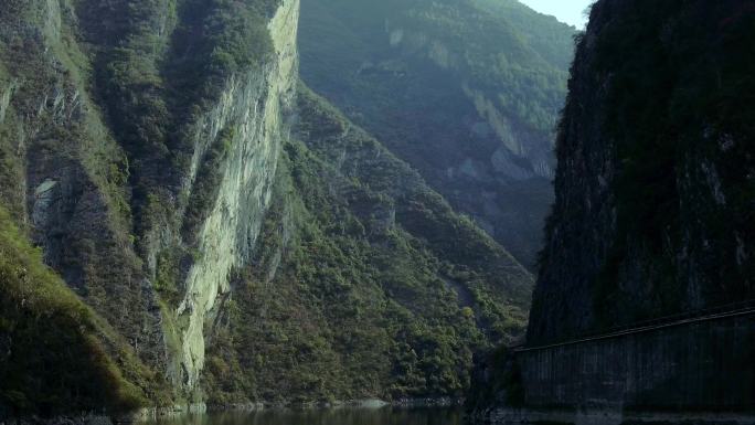 山谷 河流 岩石 峭壁 峡谷