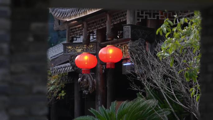 古建筑悬挂红灯笼喜庆节日