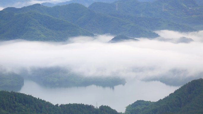 江南浙江山水延时诸暨东白湖石壁湖早晨云雾