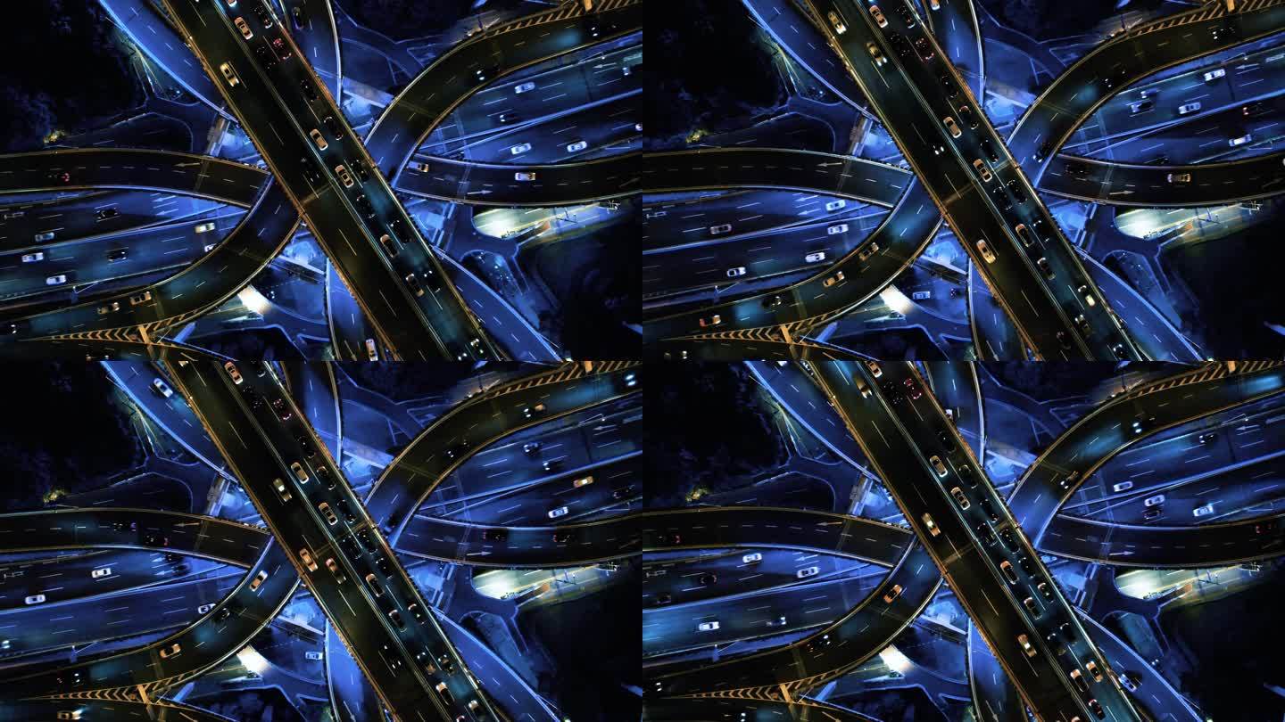 天桥与夜间城市交通