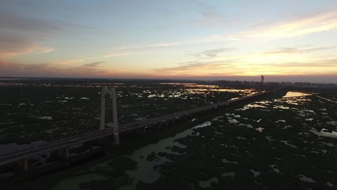 湿地桥夕阳