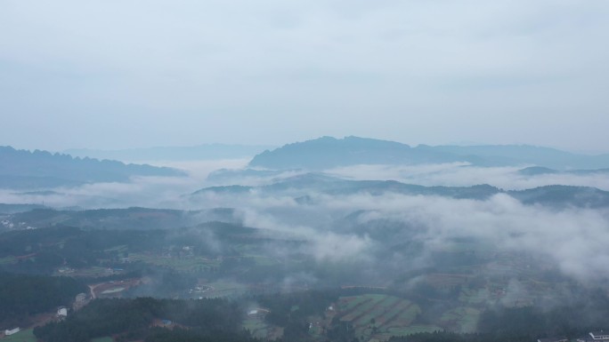 航拍山里早晨