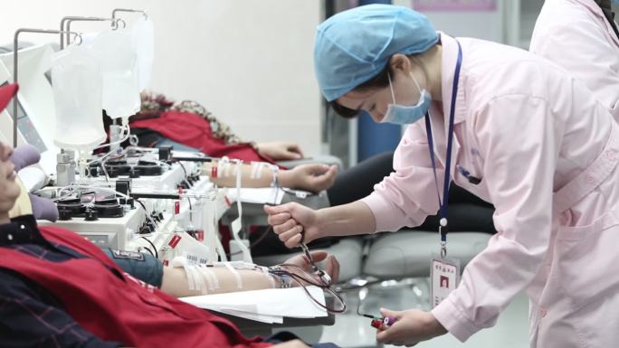 护士采集献血志愿者捐献造血干细胞血液流动