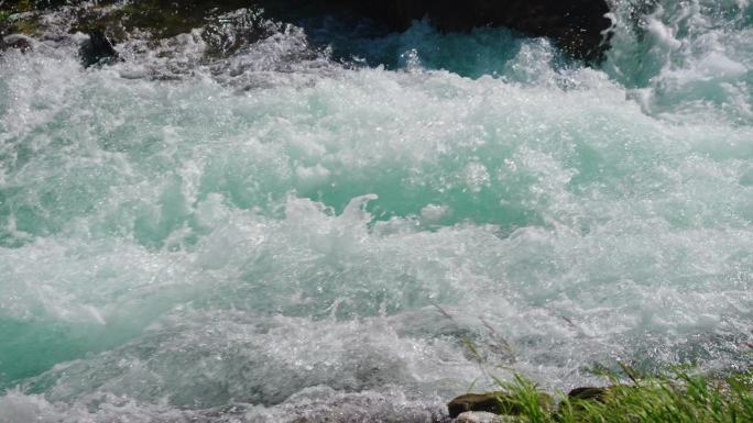 4k水流河流小溪小河流淌山泉水