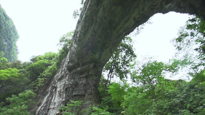 龙门峡天然石头拱门