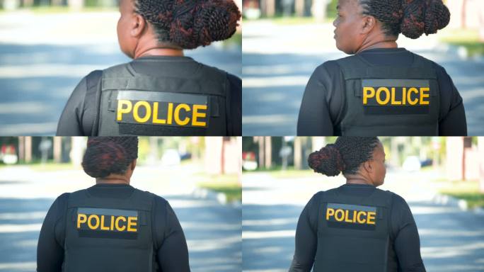 非裔美国女警察在社区中行走