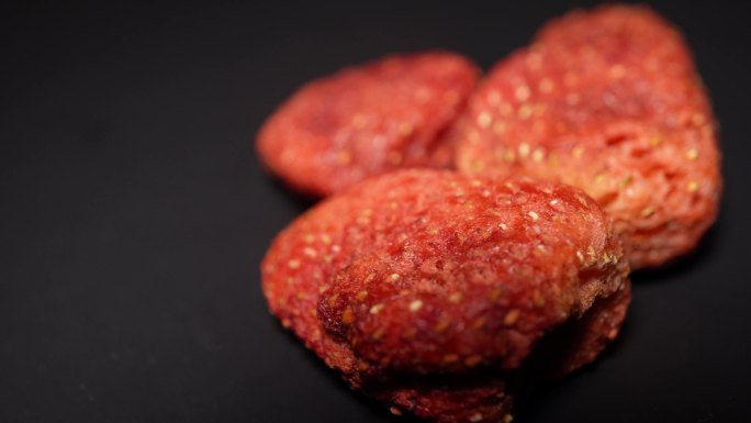 草莓冻干水果干酥脆