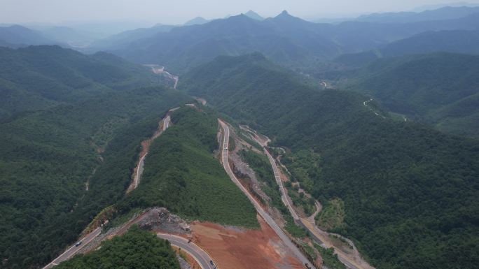 山西旅游阳城太行山中修路4K航拍