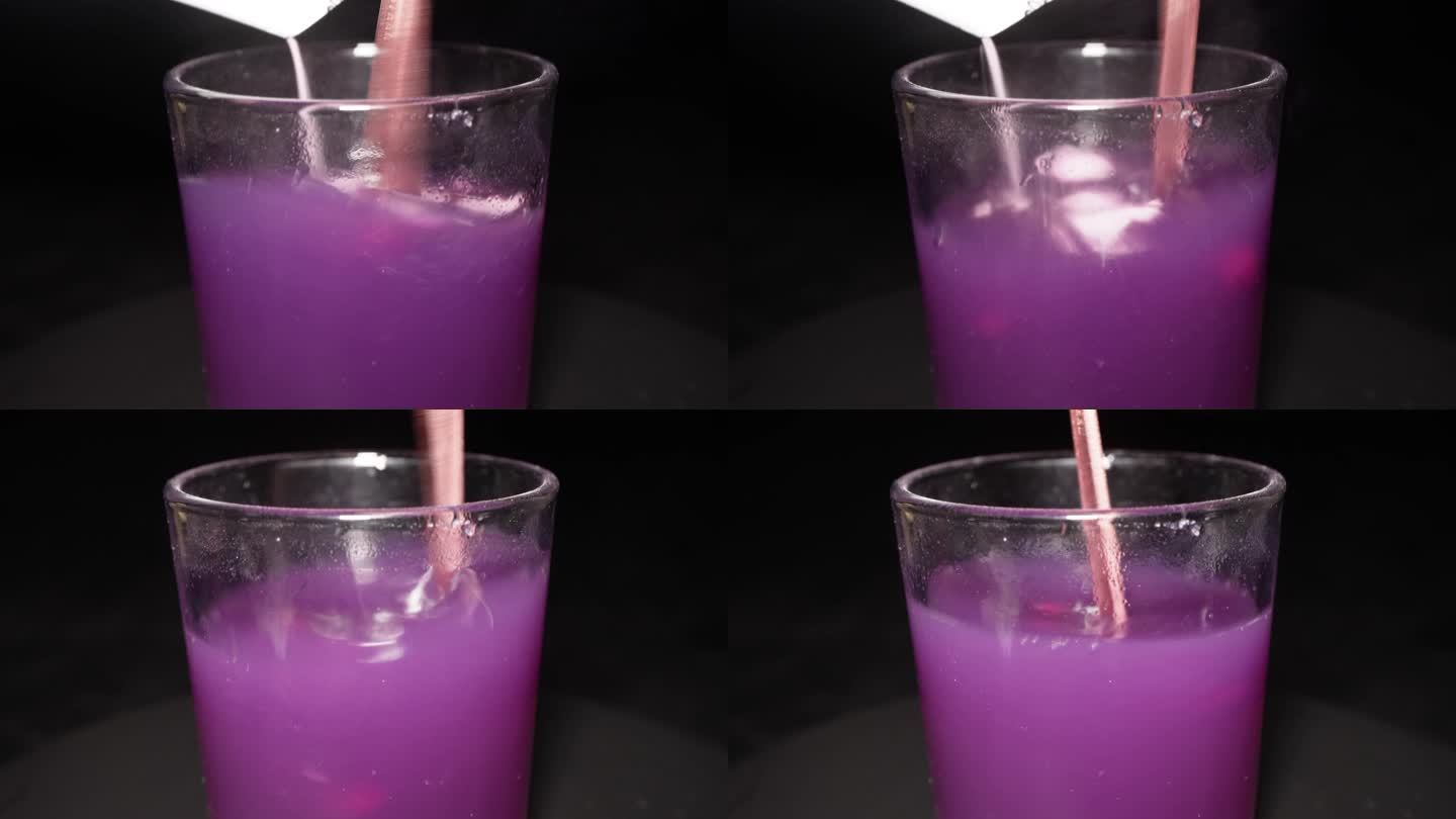 冲泡葡萄果汁融化紫色蔬菜粉