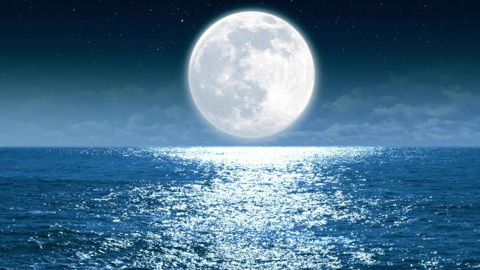 月亮夜晚水面倒影