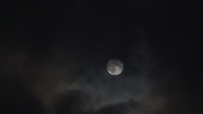 夜晚月亮乌云飘过夜黑风高晚上黑夜天空明月