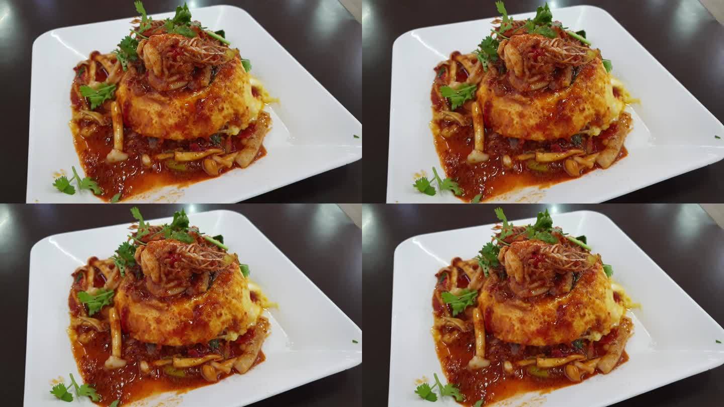 海鲜罗勒炒蛋饭美食视频素材一盘鸡肉