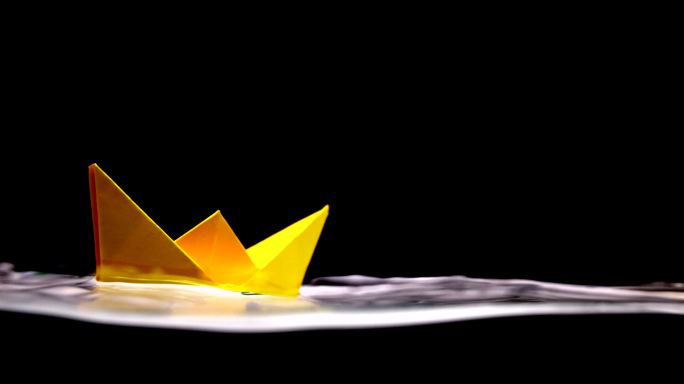水上的黄纸船娱乐文艺纪念